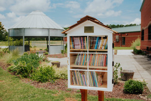 Flat Rock Student Donates Lending Library in Mother's Memory